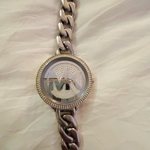 Michael Kors Silver-Tone Logo Chain Watch main image 5